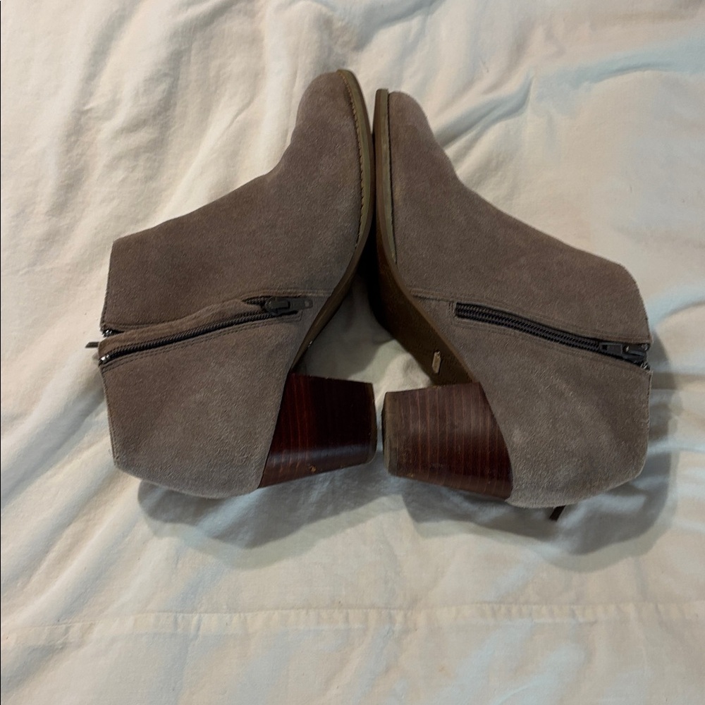 Vionic Faros Fringe Booties Heeled Ankle Booties Suede Womens 9.5 Tan Beige - Picture 3 of 9